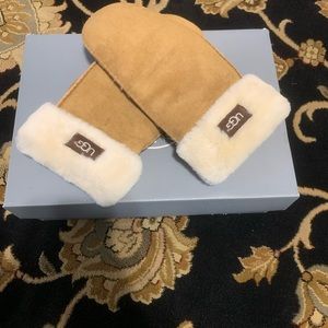 Ugg Sheep Skin Mittens